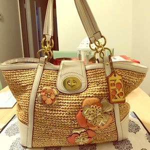 Summertime Coach Tote w Leather Trim&Peach Flowers